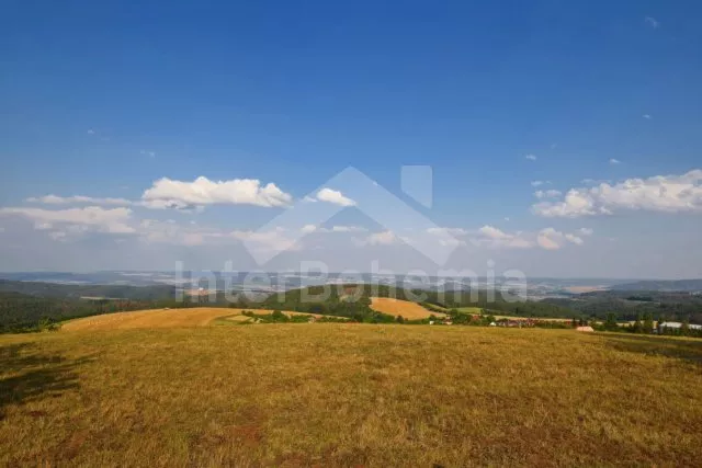 výhled na široké okolí nad domem